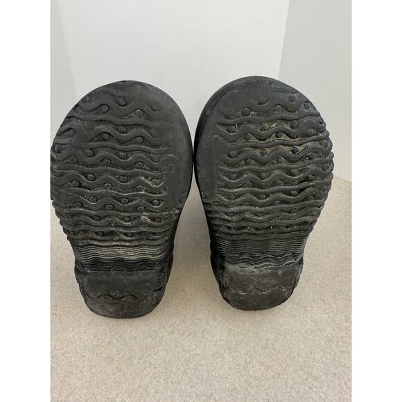 Kidz Bogg Boots Black Red Kids Size 13 Skulls Classic Slip On - Picture 8 of 10